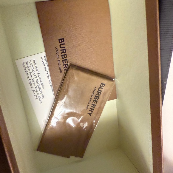 AUTHENTIC BURBERRY AVIATOR SUNGLASSES UNUSED main image 4
